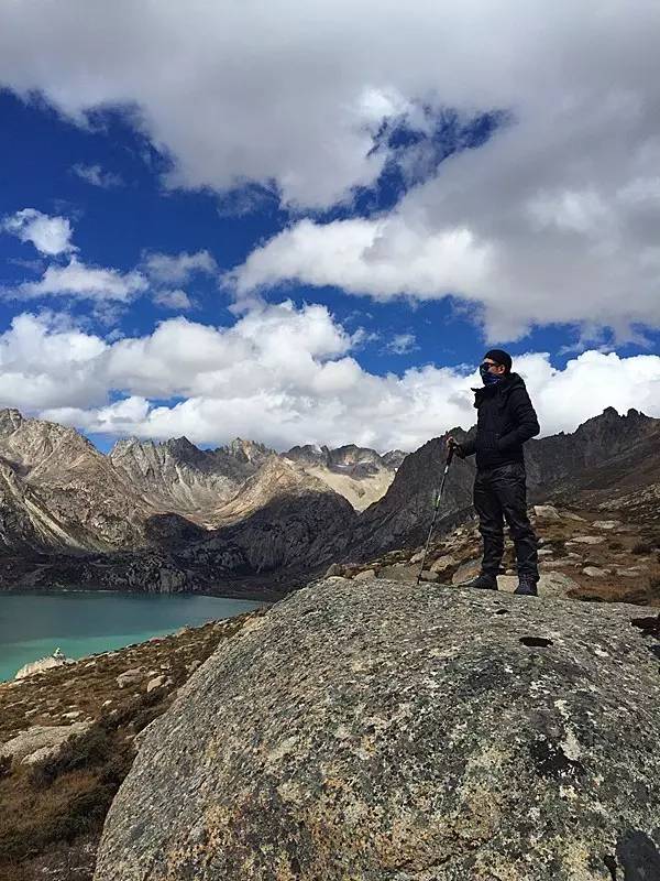 穷游小伙穷游西藏身体终于累垮,10年前穷游西藏