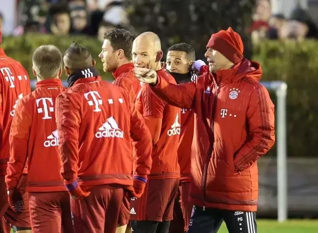 冬天踢球穿什么合适,冬天穿什么踢球好看