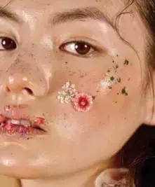 出油严重的敏感肌肤怎么办,肌肤干偏黄用什么护肤品