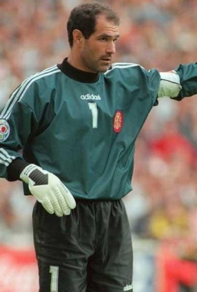 足球最佳阵容十一人巴萨皇马,最佳阵容皇马巴萨诺伊尔