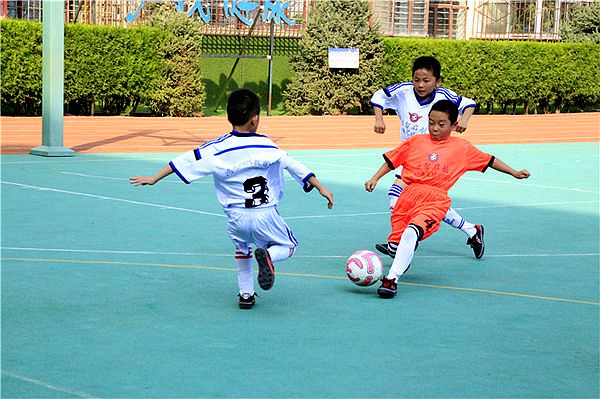 西固区“鸿元凹凸教育杯”中华小甲A足球联赛顺利闭幕