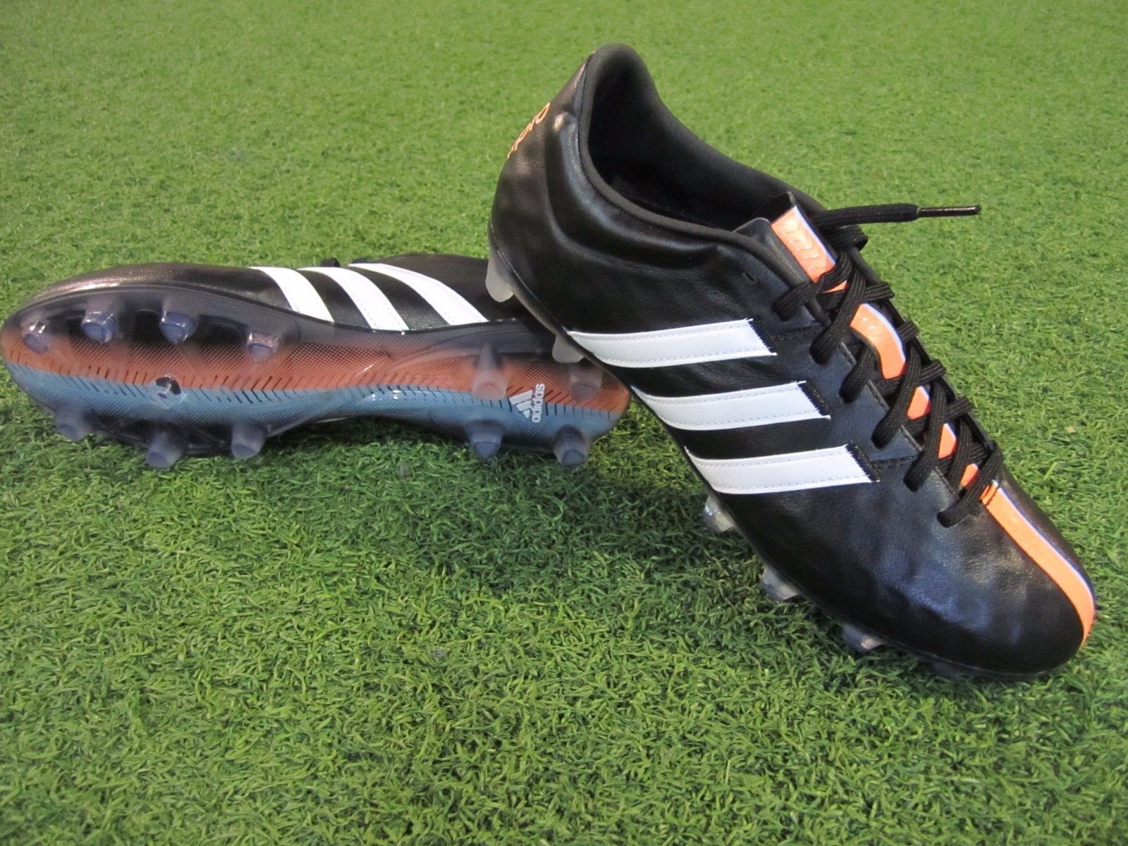 阿迪达斯足球球鞋测评,足球鞋选择nike还是阿迪达斯