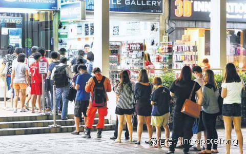 “1新元＝3.2X马币”刷新纪录，全岛排长龙疯抢马币！