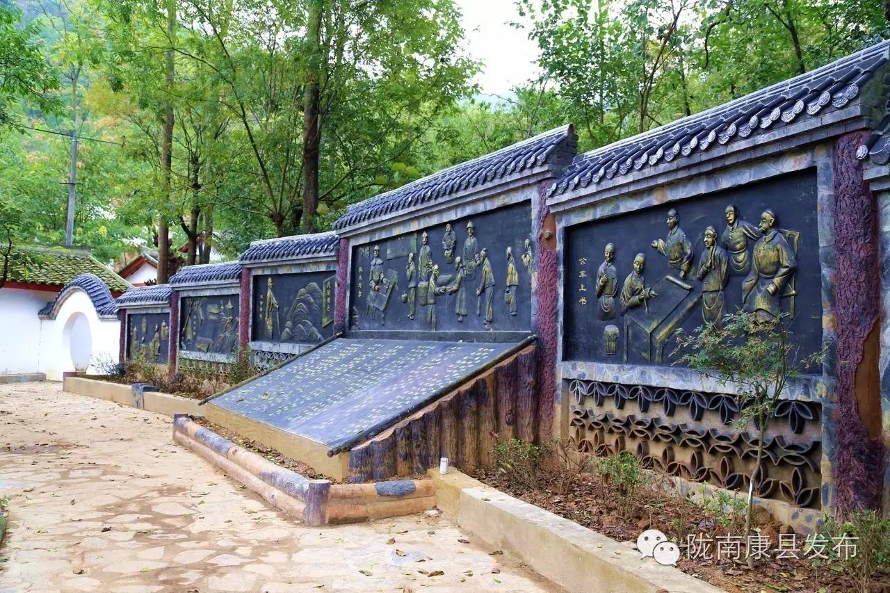 陇南康县杨湾村：团结桥上话幸福