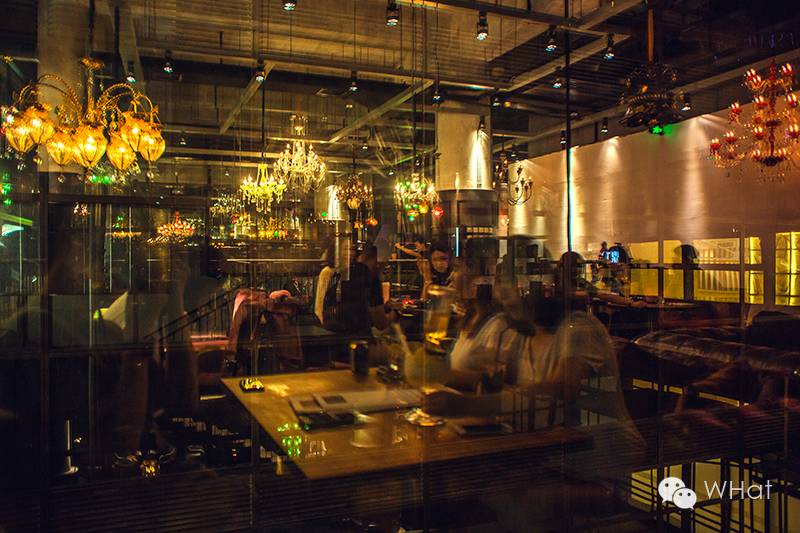 这家漫咖啡旗下的韩餐酒吧终于开到武汉，能俯瞰武汉天地凌晨夜景