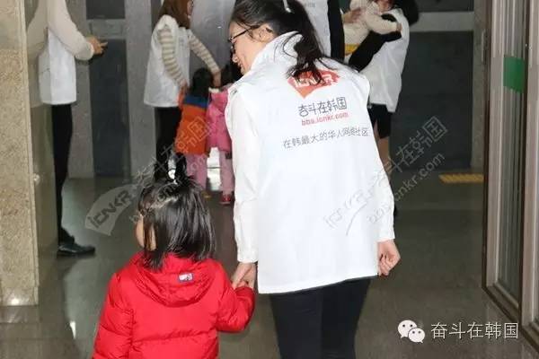 奋韩为孤儿院捐两千万韩币奶粉!用关爱温暖寒冬!