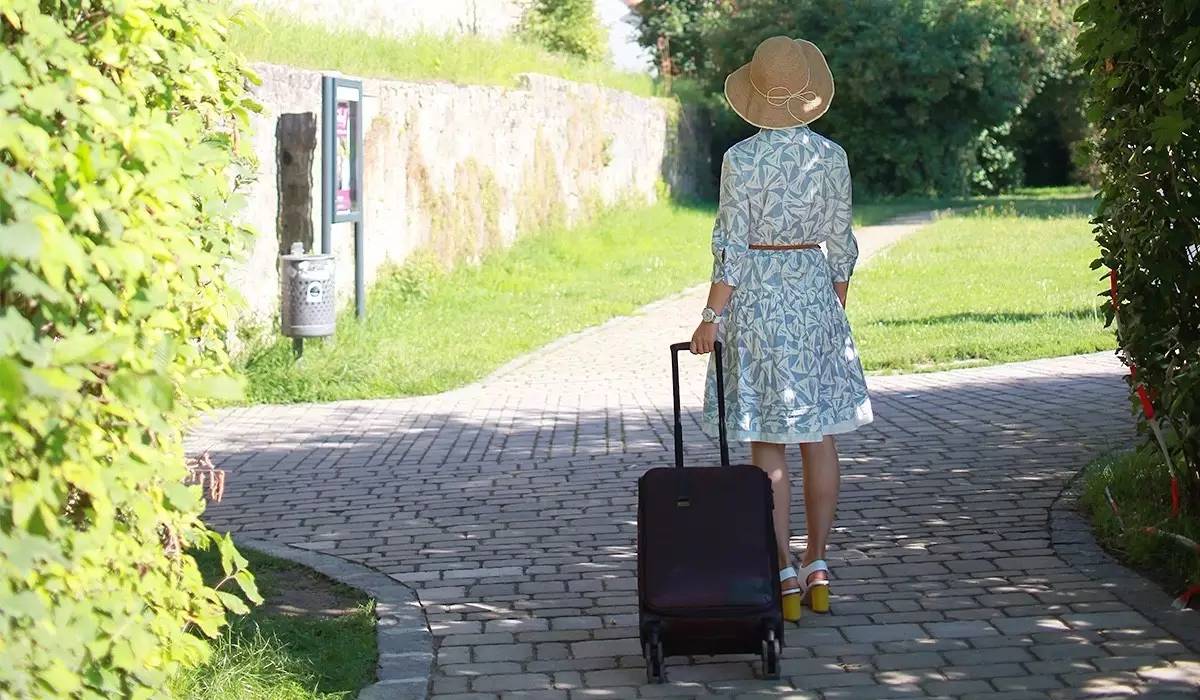 旅行箱软箱轮子拆卸教程,旅行箱带固定轮子的好吗