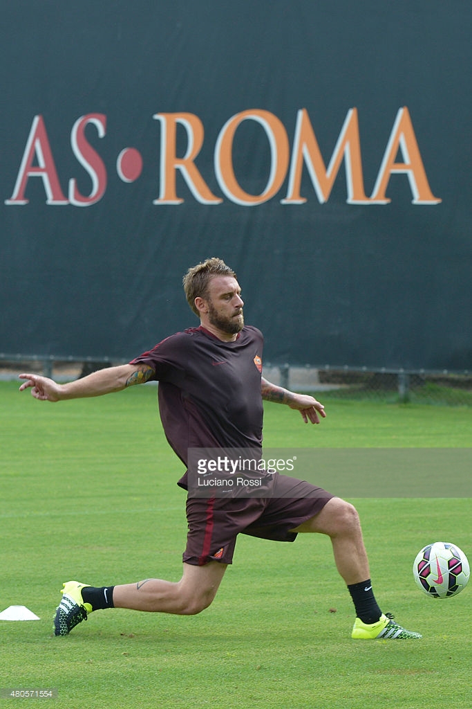 阿迪达斯足球球鞋测评,足球鞋选择nike还是阿迪达斯