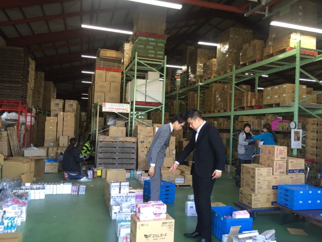 校园美妆行业的市场分析与趋势,校园美妆行业优势和劣势