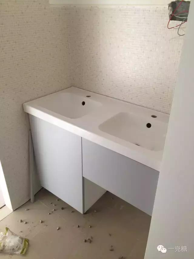 带浴缸三分离卫生间装修效果图,家装优秀案例布置