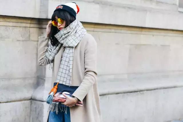 杨幂同款蓝色围巾,杨幂最新同款围巾