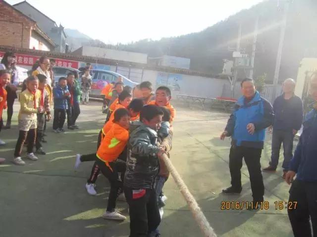 汽车公益活动爱心传递,吉利火星慈善助学爱心捐款晚会