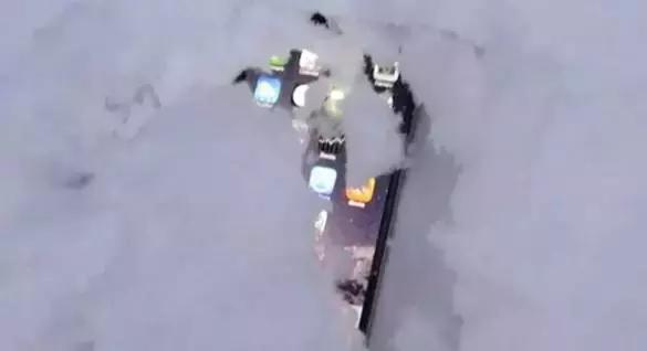 iphone满电自动断电看数据线还是头,iphone系统出问题自动关机