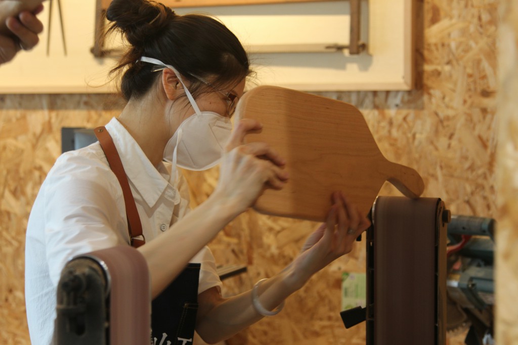 独立设计师与老木匠在最美的海景工房里创办原创家具品牌