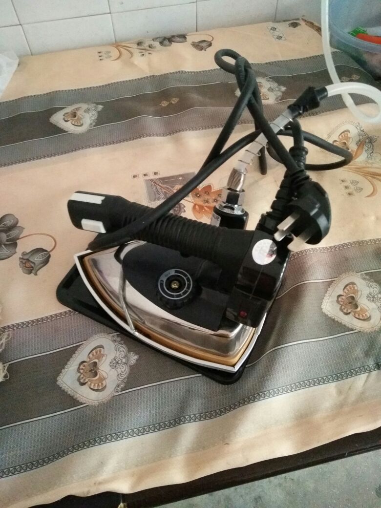 电熨斗和挂烫机的区别,电熨斗跟挂烫机哪个好用