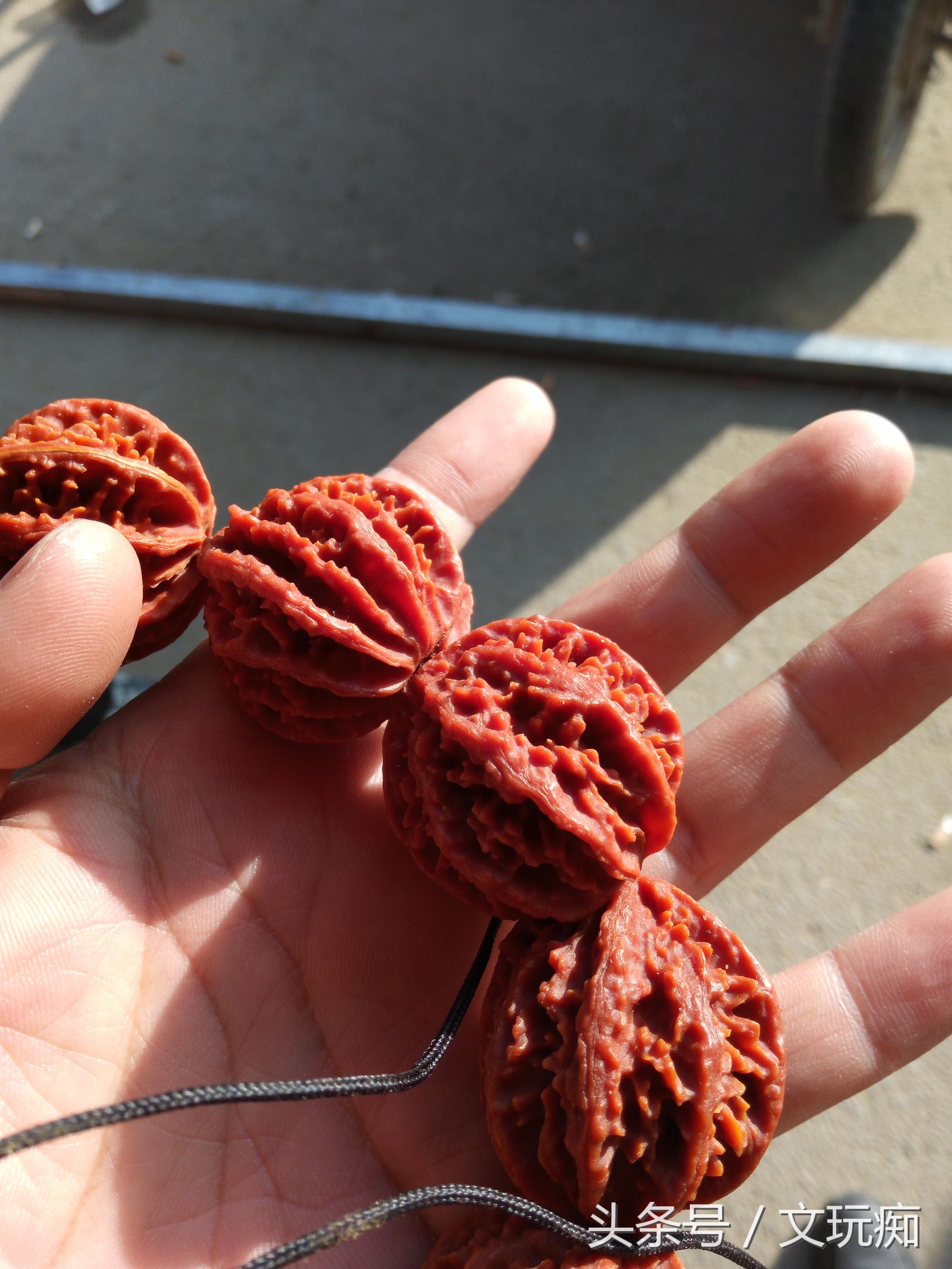 文玩核桃蛤蟆头手串,文玩市场淘核桃手串