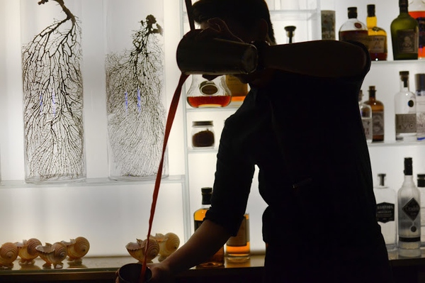 香港兰桂坊最嗨的酒吧,香港兰桂坊酒吧场所视频