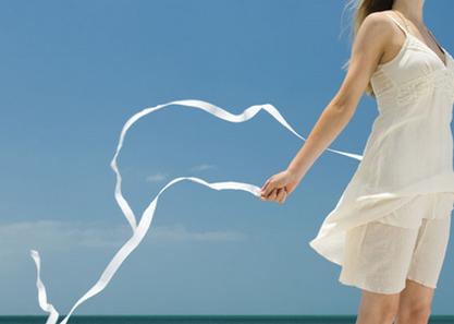 孕中期阴道炎白带里有血丝,孕中期白带黄绿色怎么治疗