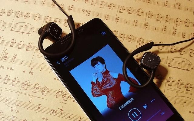 自由的沉浸在运动和音乐的世界里--运动音乐蓝牙耳机