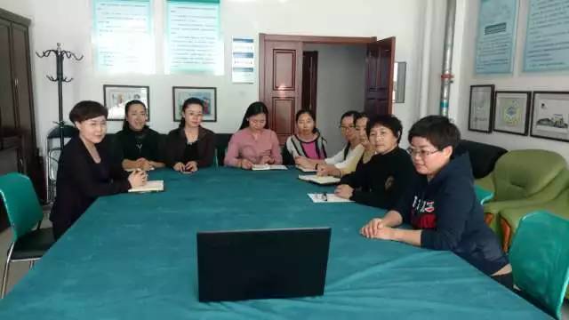 「热点关注」呼伦贝尔市妇联*党**组组织全市妇联系统认真收看自治区第十次*党**代会直播