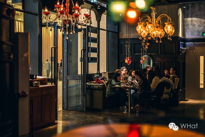 这家漫咖啡旗下的韩餐酒吧终于开到武汉，能俯瞰武汉天地凌晨夜景