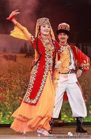 西部民歌推荐王洛宾,西部歌王王洛宾改编的歌曲有哪些