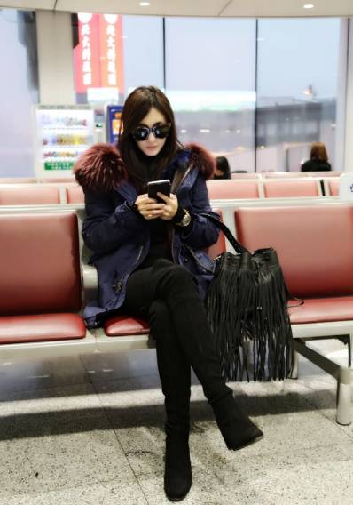 冬天女明星穿那么少怎么不感冒,天气冷怎么穿才暖和呢女生