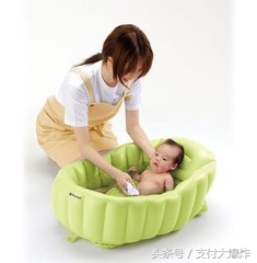 新生儿洗澡耳朵里进水了怎么办,洗澡耳朵进水耳朵发闷怎么处理