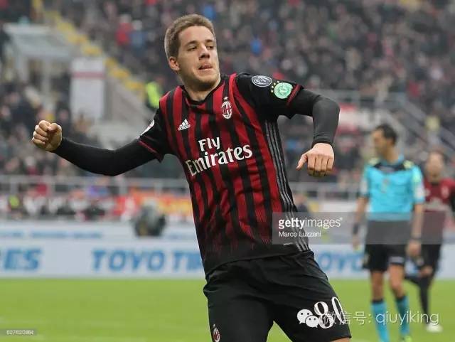 ac米兰0203欧冠客场球衣,ac米兰球迷悼念贝卢斯科尼