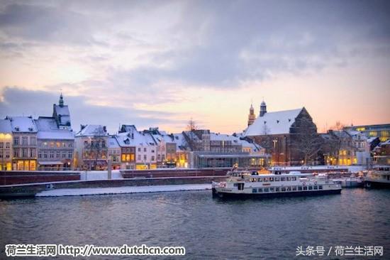 荷兰马斯特里赫特的“魔法圣诞”集市开幕啦！