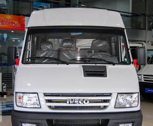 除了驾驶位哪个位置比较安全,驾驶位和副驾驶位中间是什么