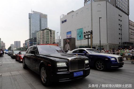 逛街看到跑车,逛街看到辆造型炫酷的车