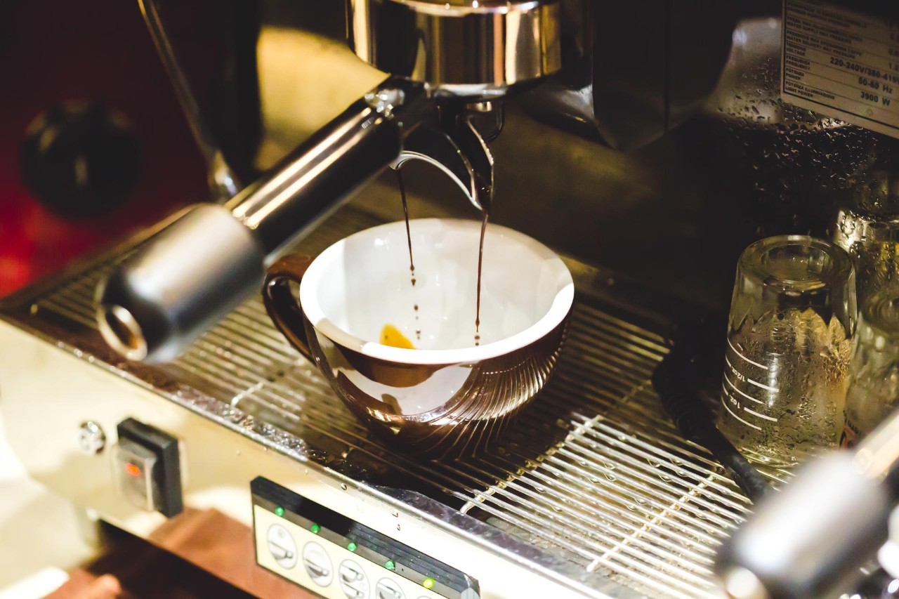 闺蜜聚会去哪好?来「GUMIHO」几个女孩把饰品店开在咖啡馆