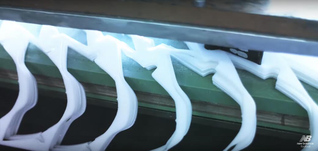 一双球鞋制作全过程,定制球鞋生产全过程