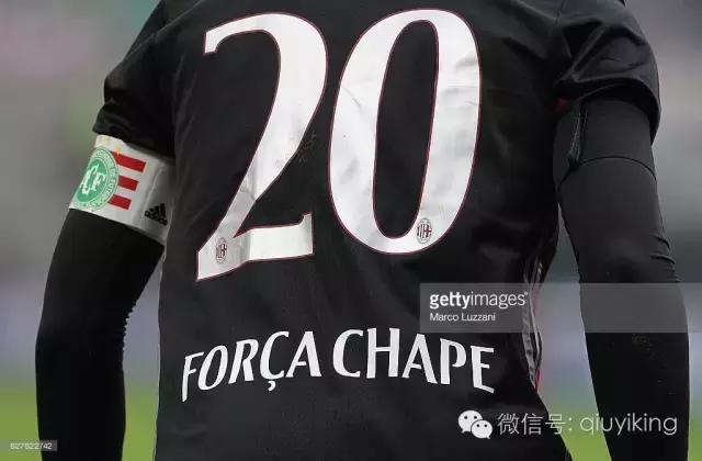 ac米兰0203欧冠客场球衣,ac米兰球迷悼念贝卢斯科尼