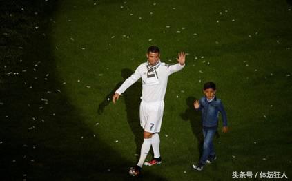 世界足球先生获胜者,世界足球对战外星人足球