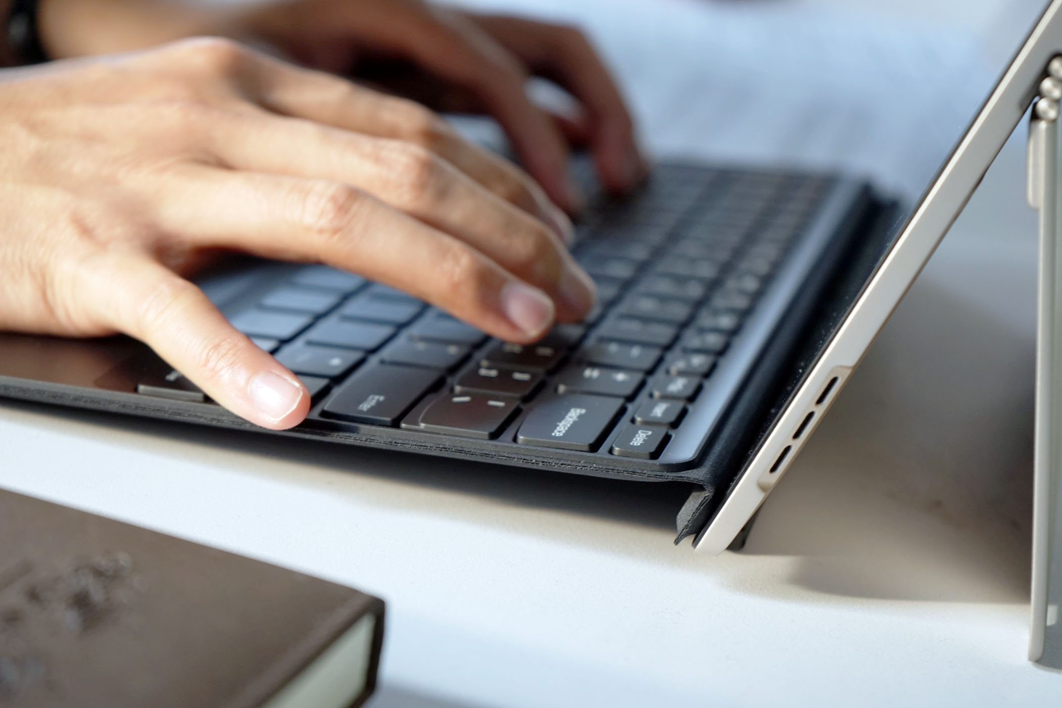 小米5pro11寸指纹解锁,联想miix5pro与miix5对比