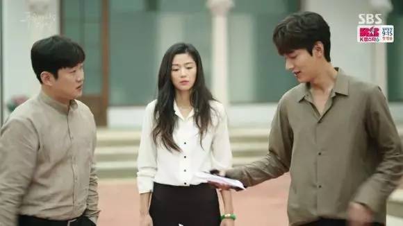 蓝色大海的传说垃圾桶捡衣服,全智贤蓝色大海同款包