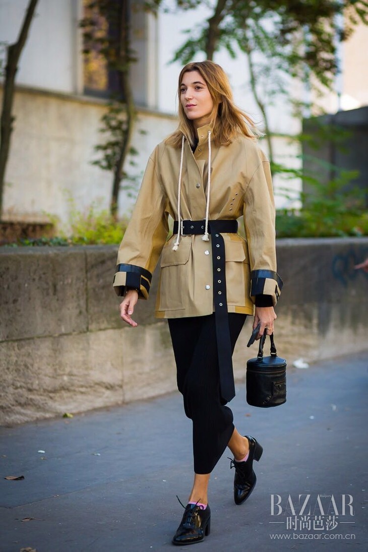 同款裙子腰带显瘦技巧,衣服腰带时尚款怎么穿显瘦