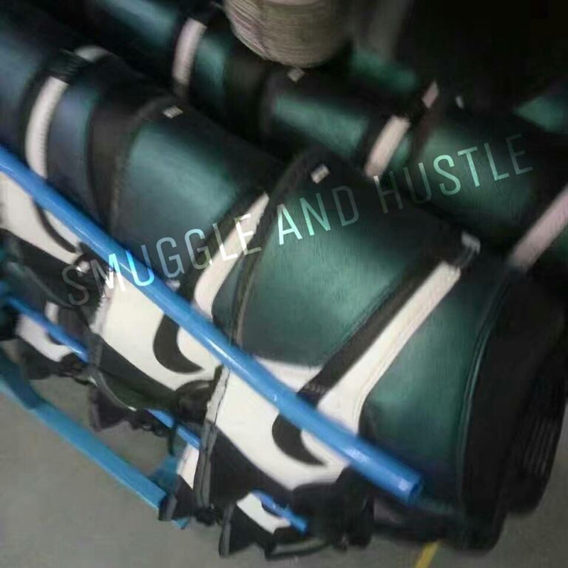 aj1为什么感觉两双鞋面不一样,aj1灰白高帮最新发售的是限量款吗