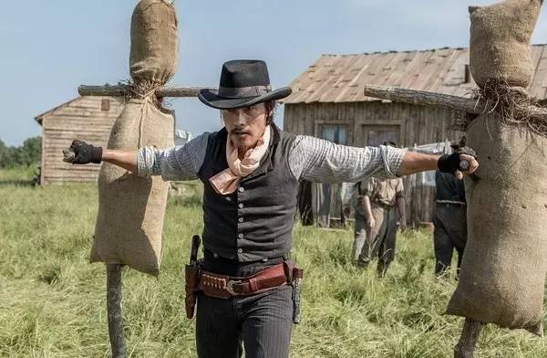 这部边看边吐的翻版《七武士》，最终还是让我燃起