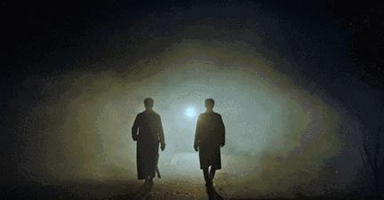 《鬼怪》打开浪漫爱情模式：恩卓金信甜蜜喷池约会那使者怎么办