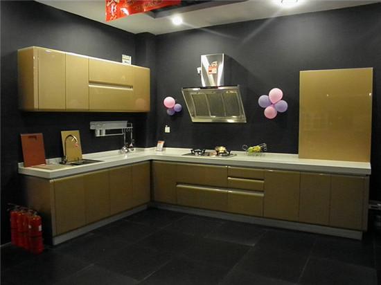 烤漆橱柜的优缺点,玻璃烤漆柜门是UV烤漆门板吗