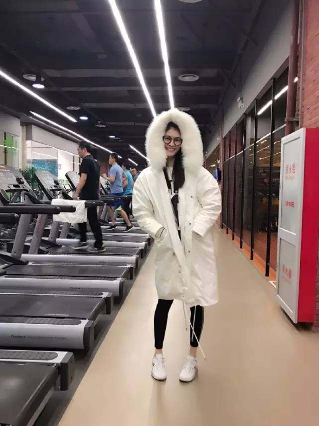 江疏影和戚薇的穿衣搭配,江疏影戚薇同款