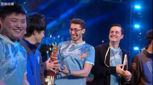 全明星solo赛uzivstheshy疯狂麦克疯,lol全明星赛2019uzi玩新英雄