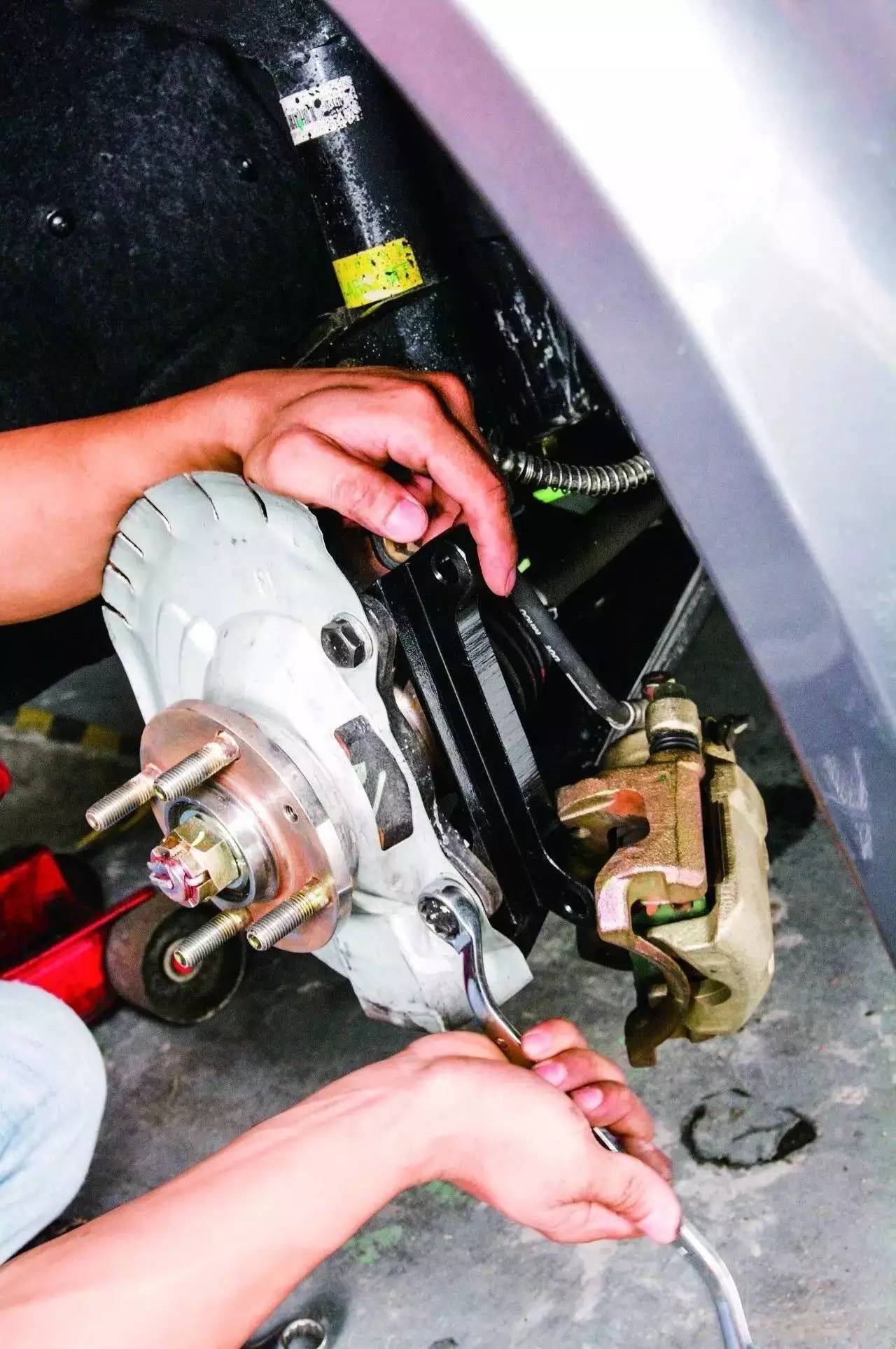 急刹车这1米的差距就可能决定你我的生死!(三)