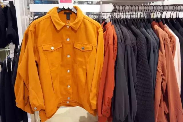 它帮你集齐快消品牌，一伙打折让你365天穿衣不重样