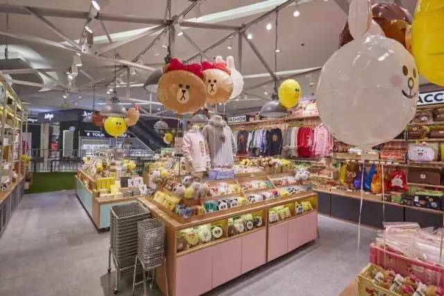 它帮你集齐快消品牌，一伙打折让你365天穿衣不重样