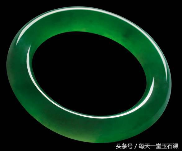 翡翠色差对人体的影响,湿气对翡翠的影响