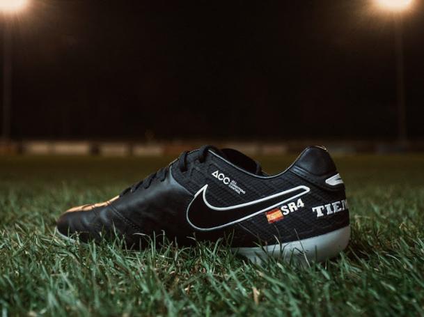 拉莫斯大巴黎首秀球鞋,拉莫斯最新球鞋